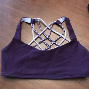 Lululemon Free to Be sports bra